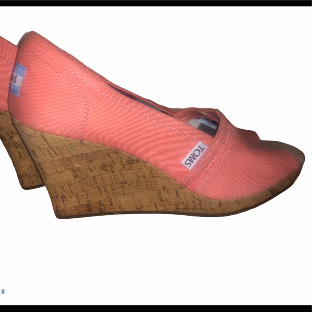 Toms classic wedge pump